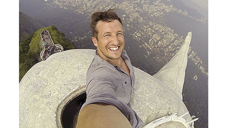 christ selfie 800x450